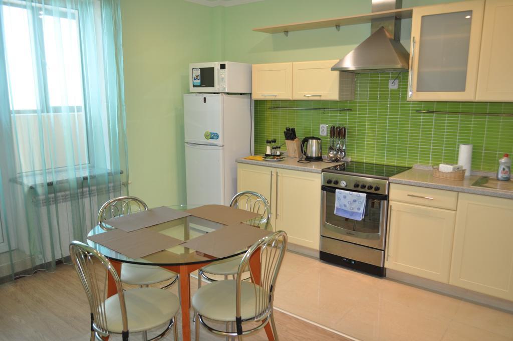 Sunrise Apartments Triumph Asztana Szoba fotó