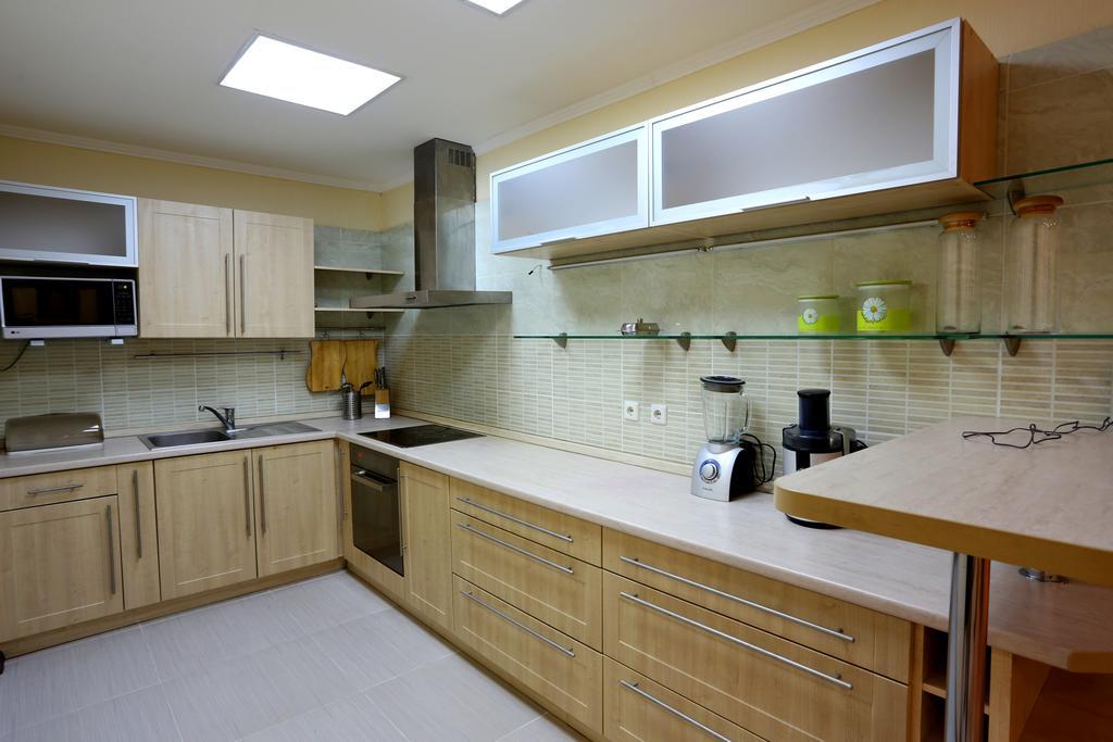 Sunrise Apartments Triumph Asztana Szoba fotó